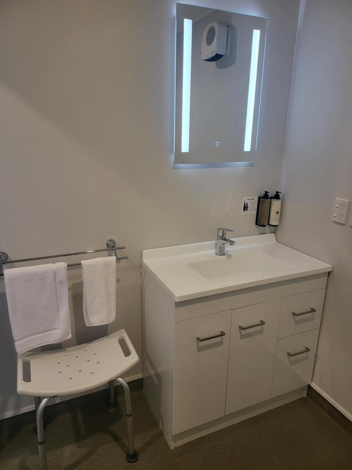 Ferrylink Motel Пиктон Экстерьер фото